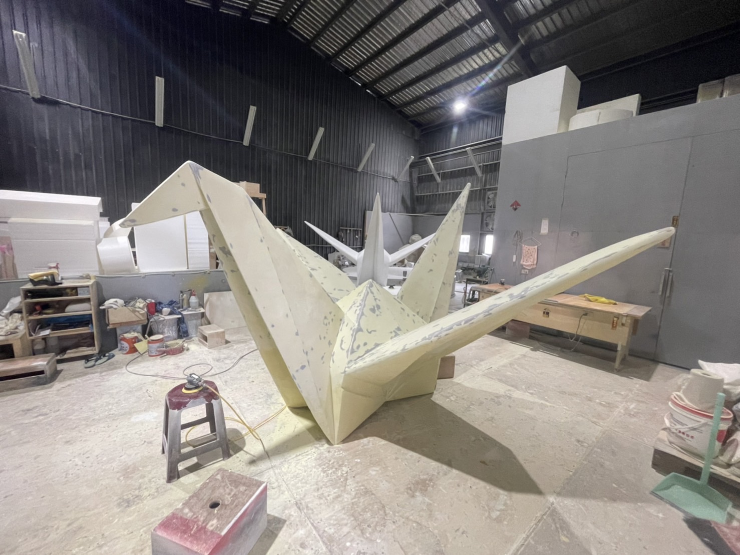 Outdoor Fiberglass Paper Crane Statue For Park